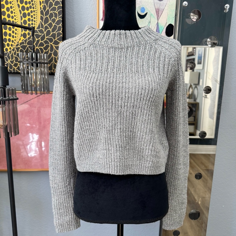 Banana Republic Cropped Grey Cable Knit Sweater, Size XS